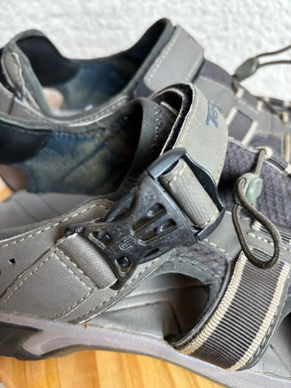 Teva Sandals Mens 11.5 Omnium 2 Closed Toe Water Sport Shoe Adjustable in Gray